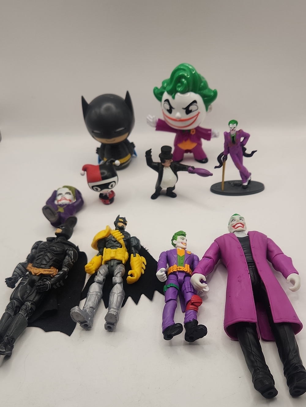 DC Comics Lot Of 10 Figures Includes Batman Joker Penguin Harley Quinn